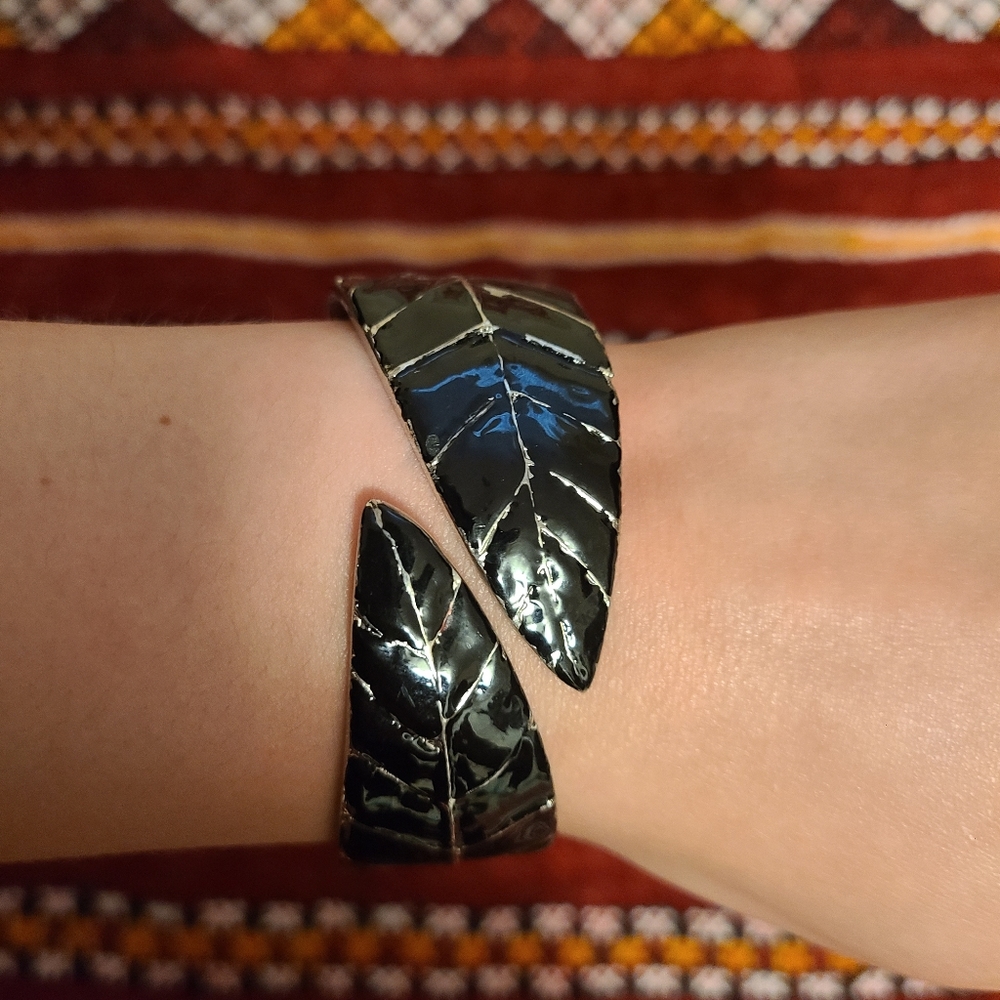 Black enamel leaf bracelet